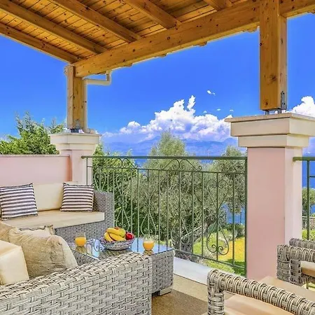 Sleeps 14 Pool Air Con Wifi