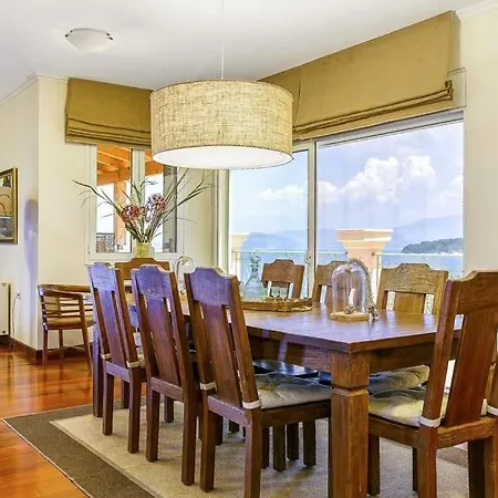 Sleeps 14 Pool Air Con Wifi Kassiopi