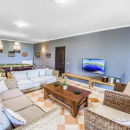 Sleeps 14 Pool Air Con Wifi Villa *