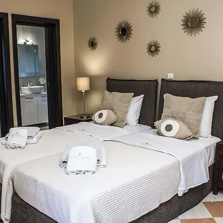 Sleeps 14 Pool Air Con Wifi Kassiopi